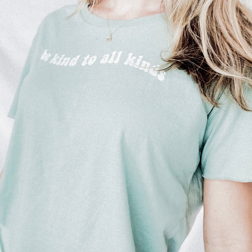 be kind to all kinds / raw hem tee